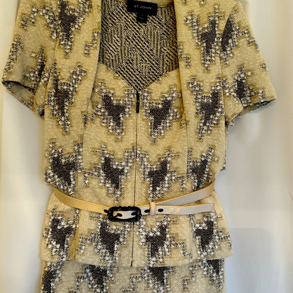 ST. JOHN “ STUNNING “ TWO PIECE EVENING WEAR 4  Worn twice Excellent Condition - Picture 2 of 13